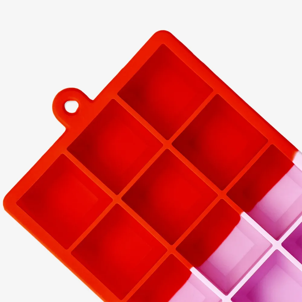 Pink og rød almindelig isterningbakke