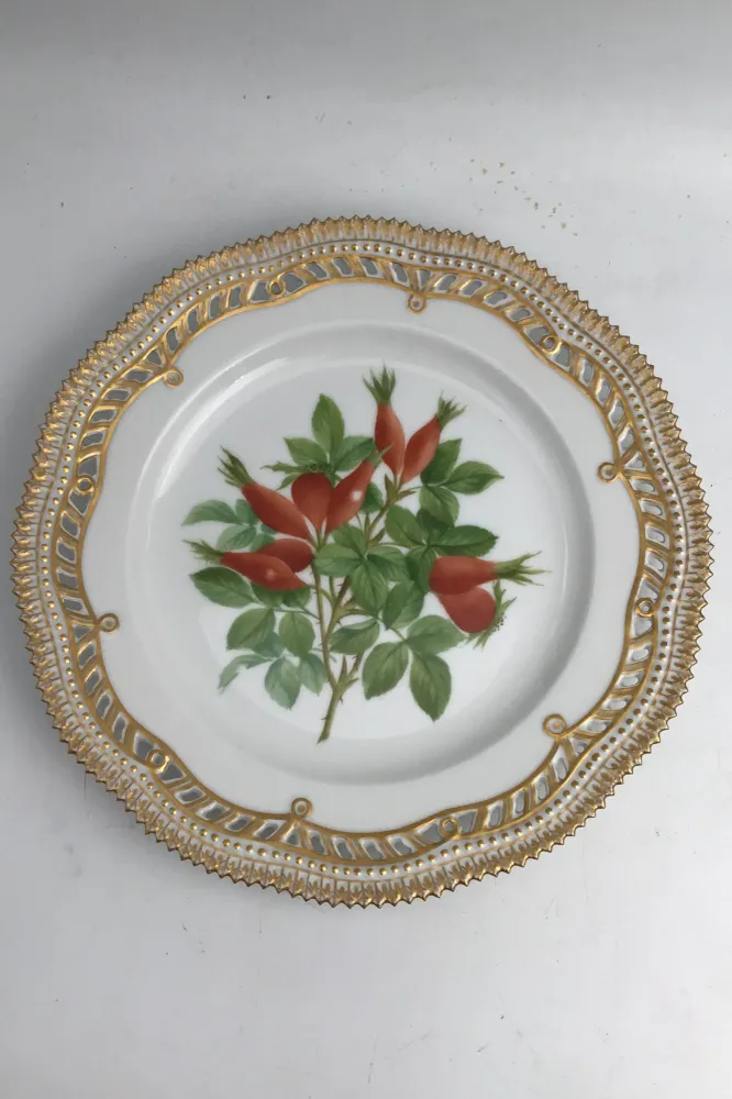 Royal Copenhagen Flora Danica Frugttallerken No. 429/3554.