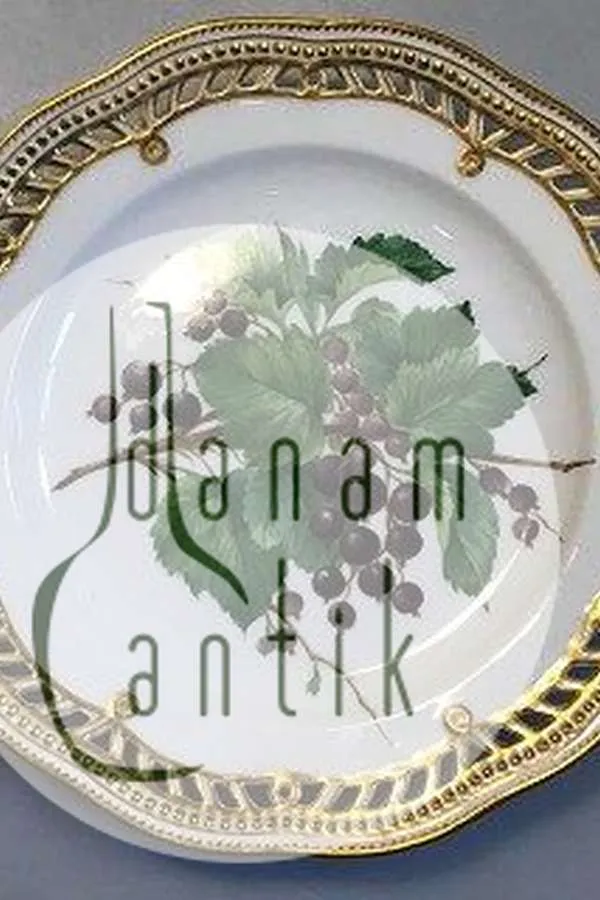Royal Copenhagen Flora Danica Frugttallerken No 429/3584