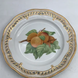 Royal Copenhagen Flora Danica Frugttallerken No. 429/3584.