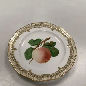 Royal Copenhagen Flora Danica Frugttallerken No 429/3584