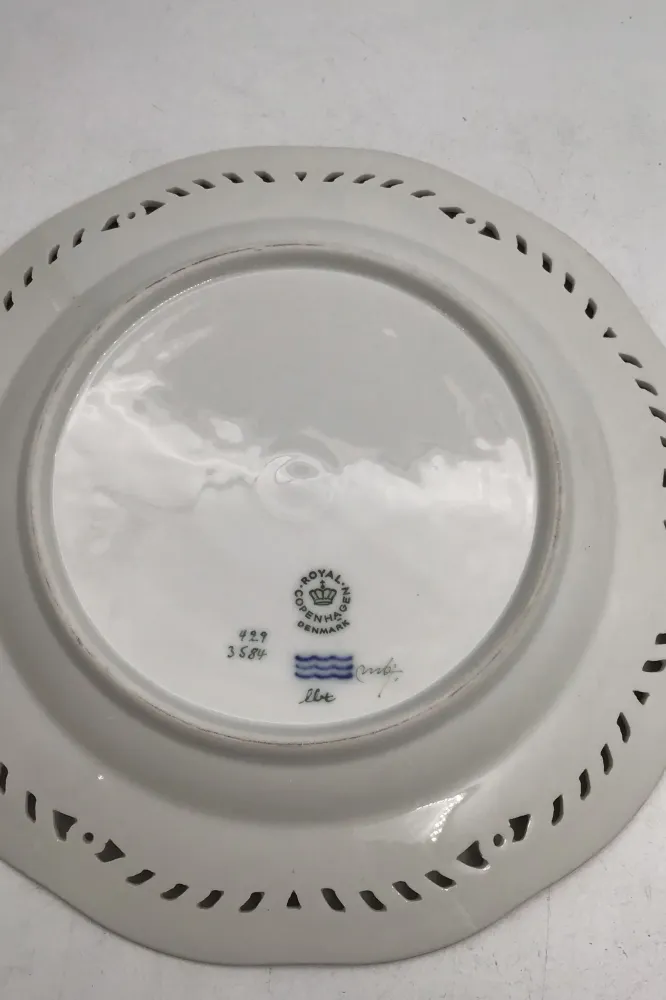 Royal Copenhagen Flora Danica Frugttallerken No. 429/3584.