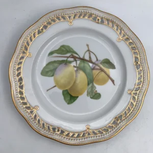 Royal Copenhagen Flora Danica Frugttallerken No. 429/3584.
