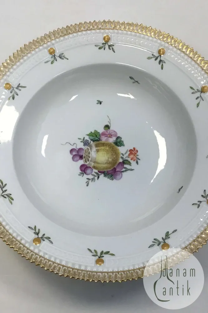 Royal Copenhagen Flora Danica Juliane Marie Dyb Tallerken No 17/3545