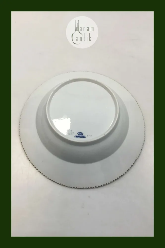 Royal Copenhagen Flora Danica Juliane Marie Dyb Tallerken No 17/3545