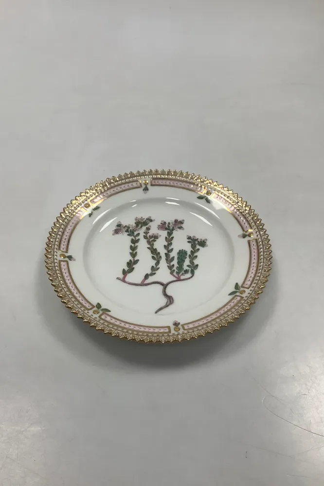 Royal Copenhagen Flora Danica Kagetallerken No 20/3552