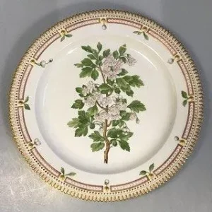 Royal Copenhagen Flora Danica Rundt Fad No 20/3524 (Pre 1923)