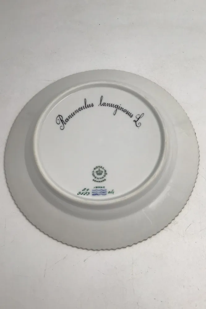 Royal Copenhagen Flora Danica Salat Tallerken No. 20 / 3573