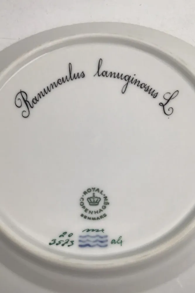 Royal Copenhagen Flora Danica Salat Tallerken No. 20 / 3573