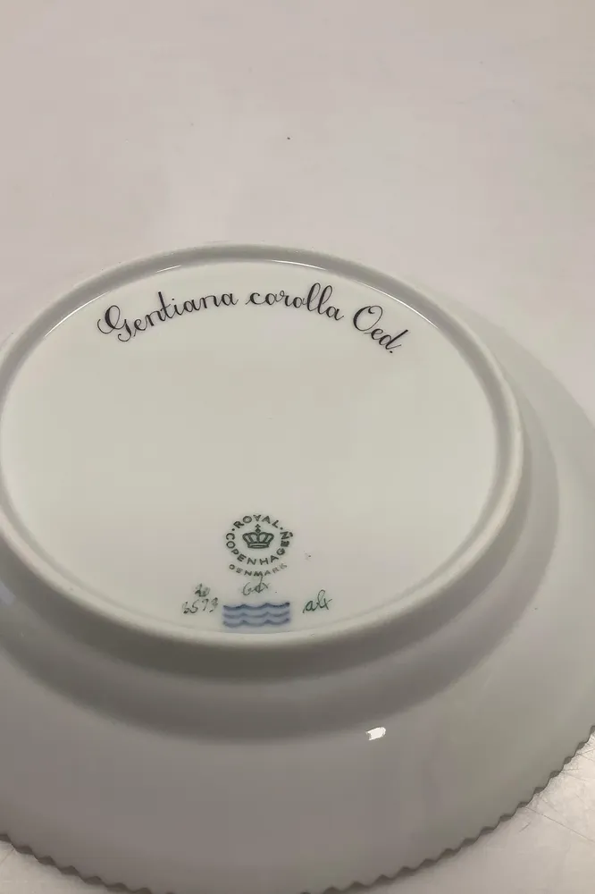 Royal Copenhagen Flora Danica Salat Tallerken No 20 / 3573