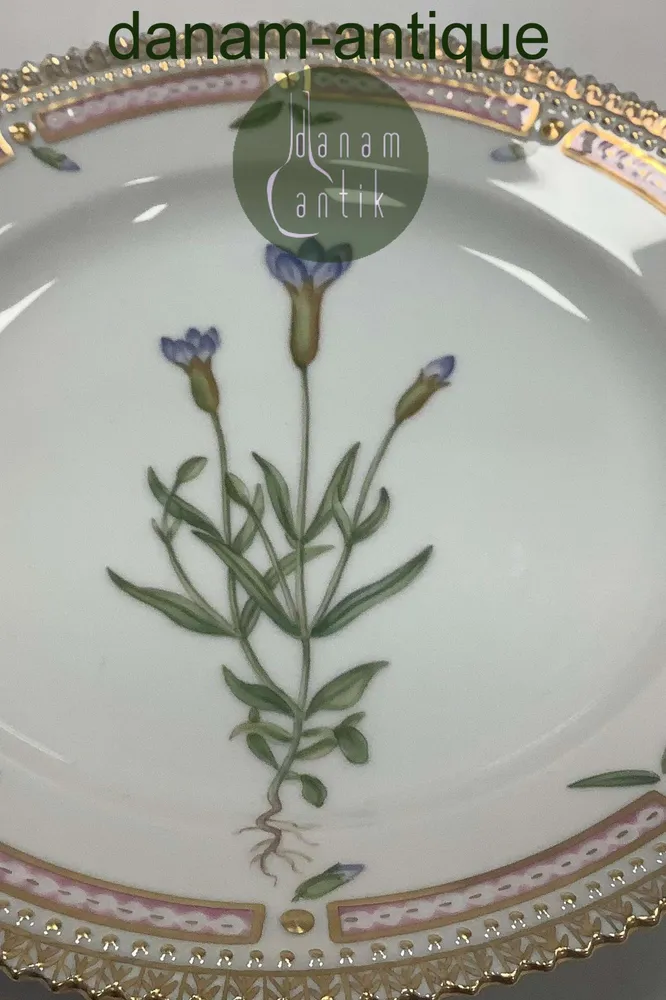 Royal Copenhagen Flora Danica Salat Tallerken No 20 / 3573