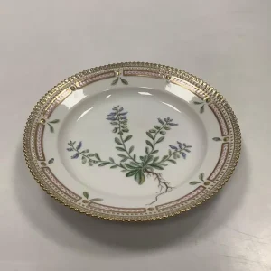 Royal Copenhagen Flora Danica Salat Tallerken No 20 / 3573
