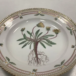 Royal Copenhagen Flora Danica Salat Tallerken No 20 / 3573