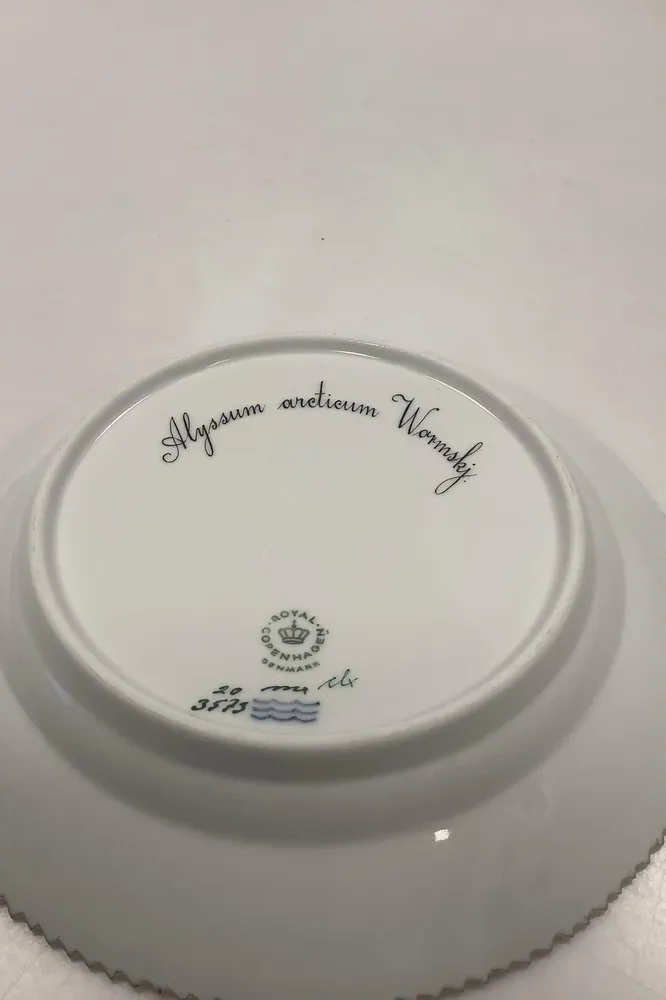 Royal Copenhagen Flora Danica Salat Tallerken No 20 / 3573