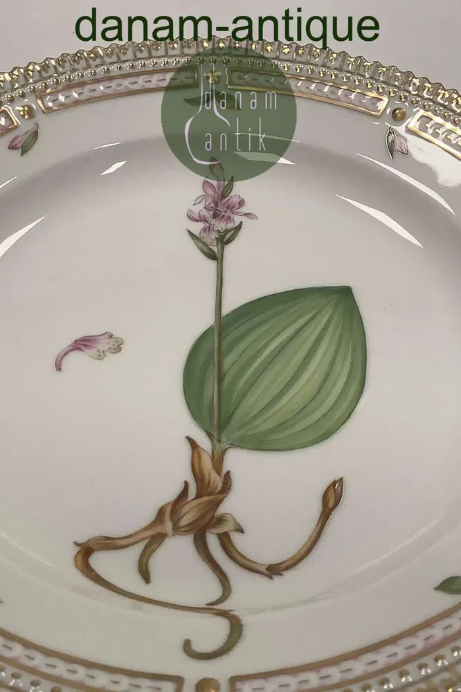 Royal Copenhagen Flora Danica Salat Tallerken No 20 / 3573