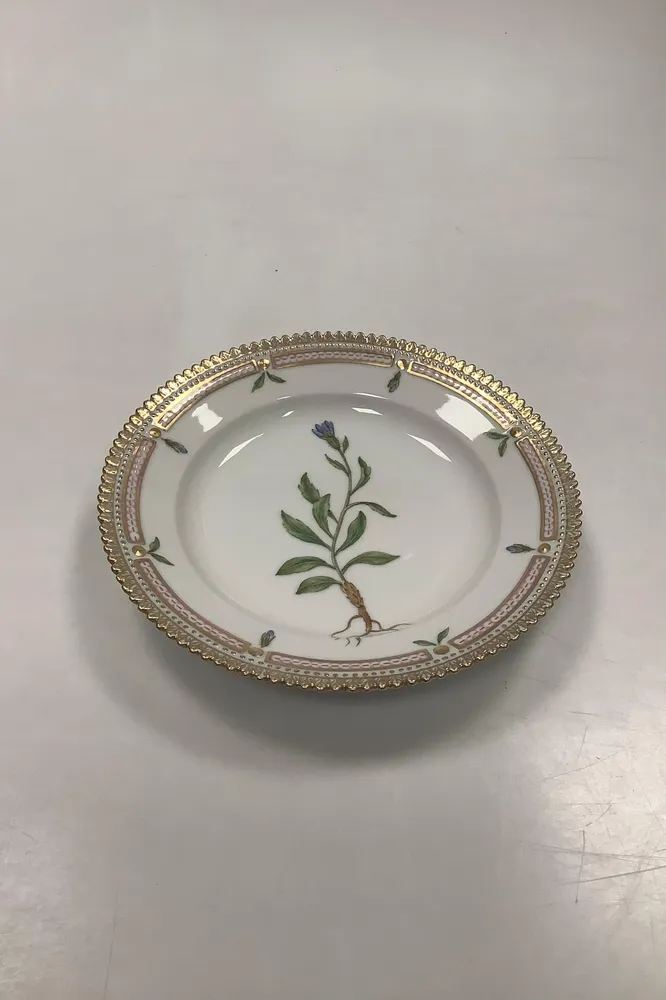Royal Copenhagen Flora Danica Salat Tallerken No 20 / 3573