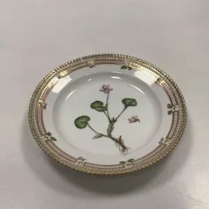 Royal Copenhagen Flora Danica Salat Tallerken No 20 / 3573