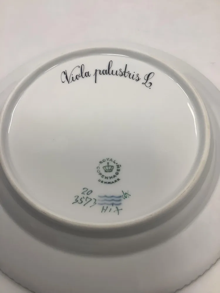 Royal Copenhagen Flora Danica Salat Tallerken No 20 / 3573