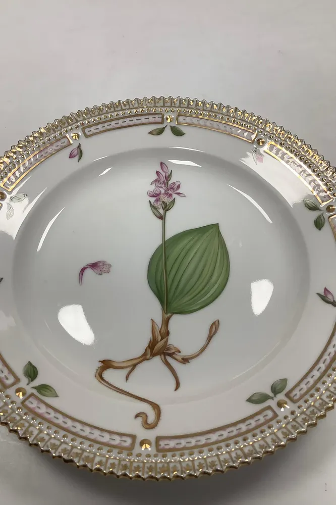 Royal Copenhagen Flora Danica Salat Tallerken No 20 / 3573