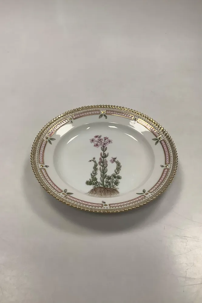 Royal Copenhagen Flora Danica Salat Tallerken No 20 / 3573