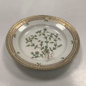 Royal Copenhagen Flora Danica Salat Tallerken No 20 / 3551