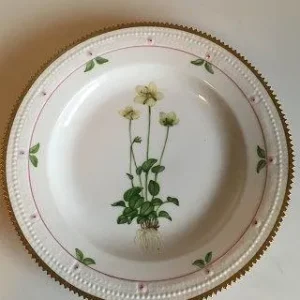 Royal Copenhagen Flora Danica Spisetallerken No 735/3549