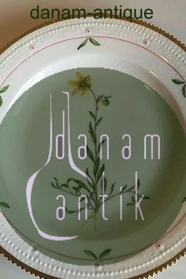 Royal Copenhagen Flora Danica Spisetallerken No 735/3549