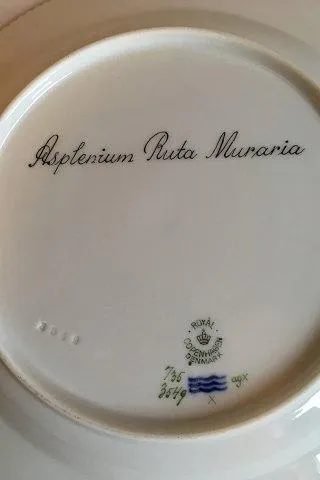 Royal Copenhagen Flora Danica Spisetallerken No 735/3549
