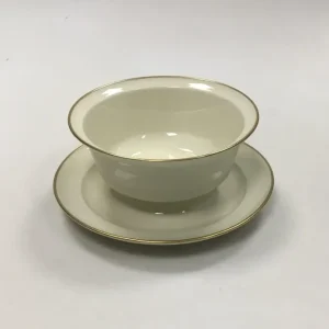 Royal Copenhagen Glat cremefarvet stel Sovseskål med guldkant No 9580