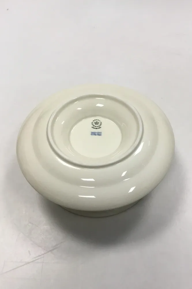 Royal Copenhagen Glat cremefarvet stel Sovseskål med guldkant No 9580