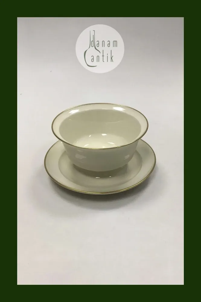 Royal Copenhagen Glat cremefarvet stel Sovseskål med guldkant No 9580