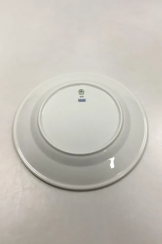 Royal Copenhagen Hotelporcelæn dekoreret med vilde planter Spisetallerken No 6001