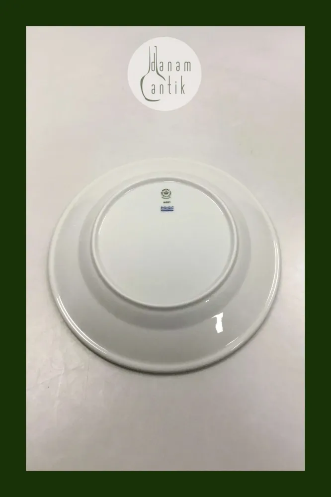 Royal Copenhagen Hotelporcelæn dekoreret med vilde planter Spisetallerken No 6001