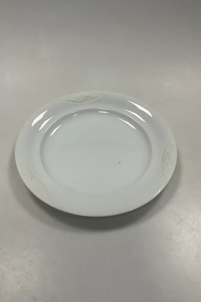 Royal Copenhagen Hvid Magnolia med uglasseret relief Spisetallerken No 625.