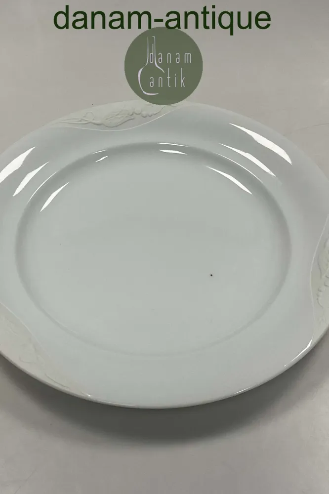 Royal Copenhagen Hvid Magnolia med uglasseret relief Spisetallerken No 625.