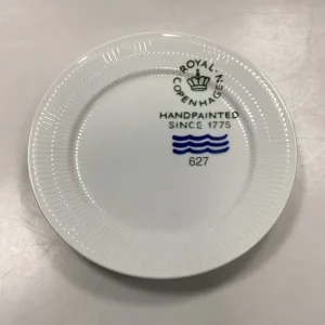 Royal Copenhagen Hvid Riflet Signatur Middagstallerken No. 627