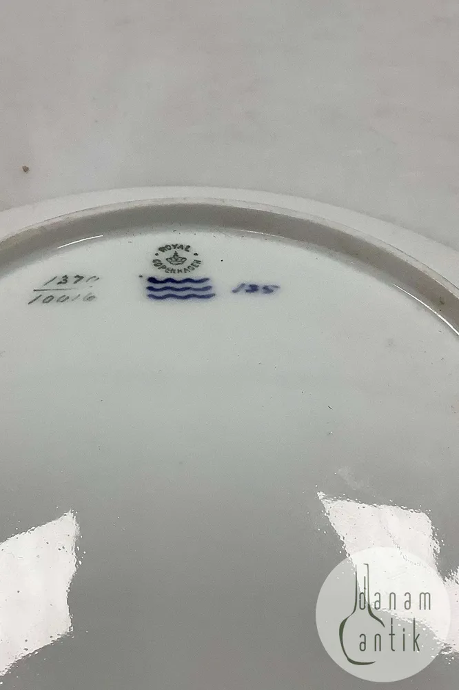 Royal Copenhagen / Kgl. Porcelæn Skærsommernatsdrøm Gammel Dybtallerken No 1370 / 10016