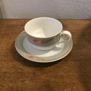 Royal Copenhagen. Magnolia lysegrå, Tekop med underkop #081