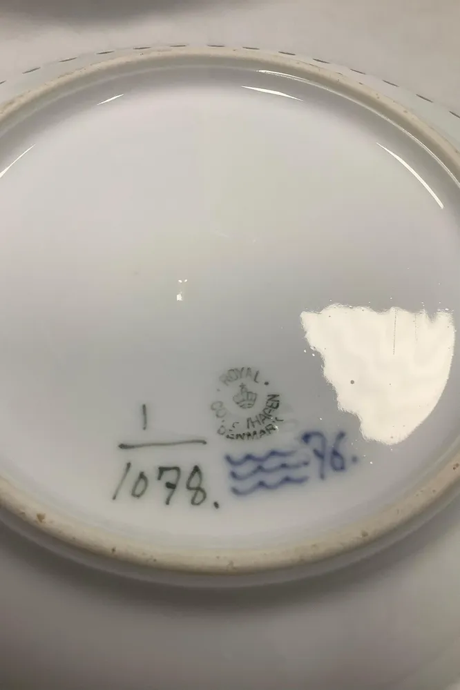 Sæt på 2 Royal Copenhagen Musselmalet Helblonde Dyb Tallerken med guld No 1078