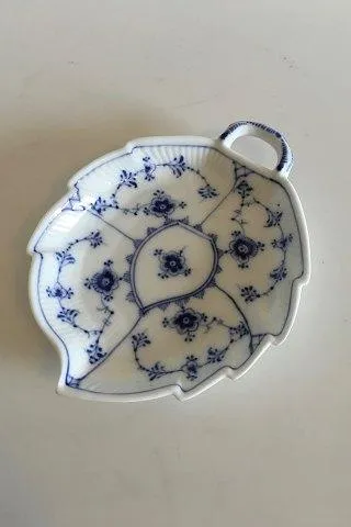 Royal Copenhagen Musselmalet Riflet Bladformet Asiet No. 143
