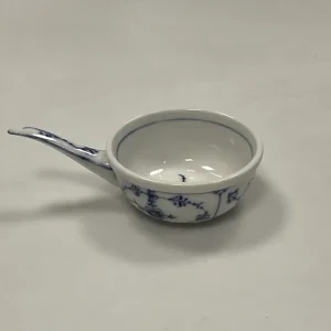 Royal Copenhagen Musselmalet Riflet skål med håndtag No. 2038