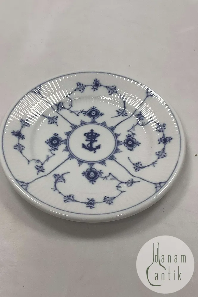Royal Copenhagen Musselmalet Riflet Tallerken No 331 fra Søværnet