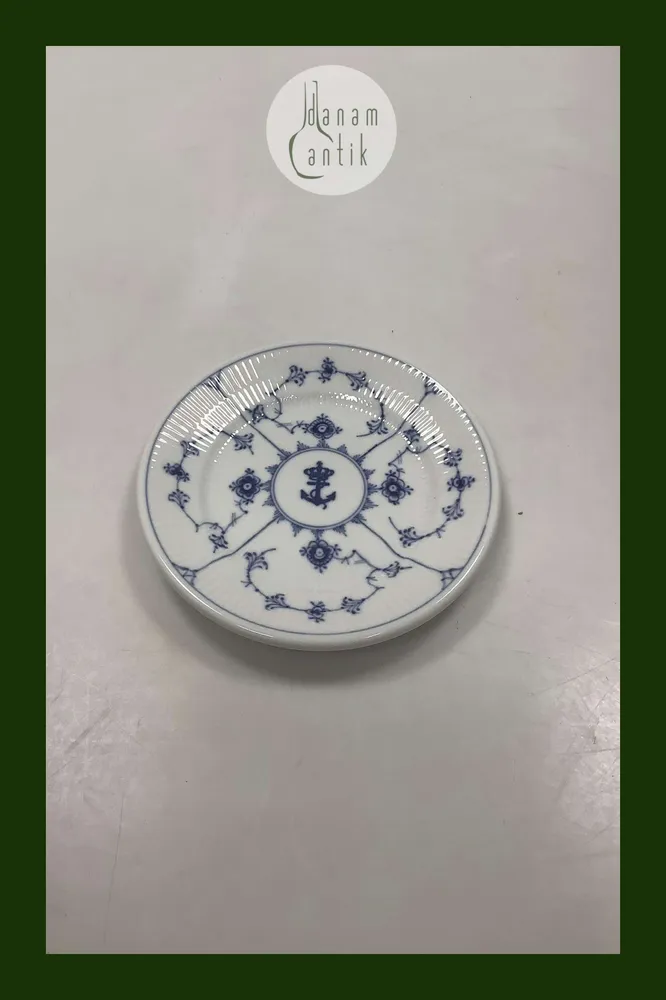 Royal Copenhagen Musselmalet Riflet Tallerken No 331 fra Søværnet