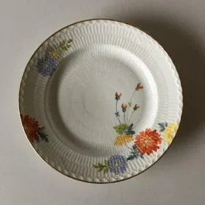 Royal Copenhagen Stel No 93 Asters Hvid Halvblonde m. Blomster og Guldkant Frokosttallerken
