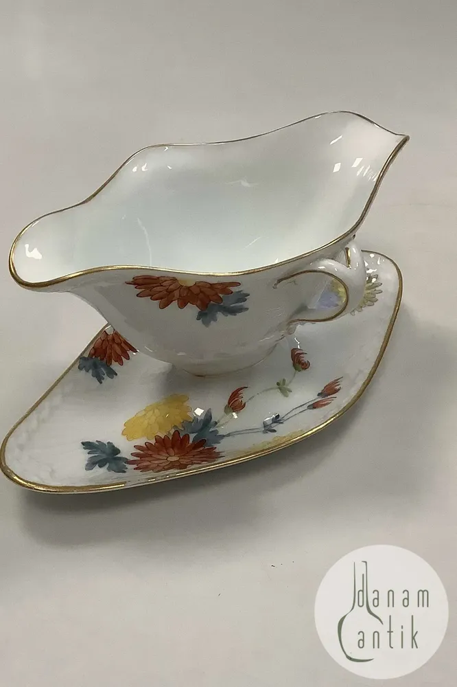 Royal Copenhagen Stel No 93 Hvid Halvblonde m. Blomster og Guldkant Sovseskål