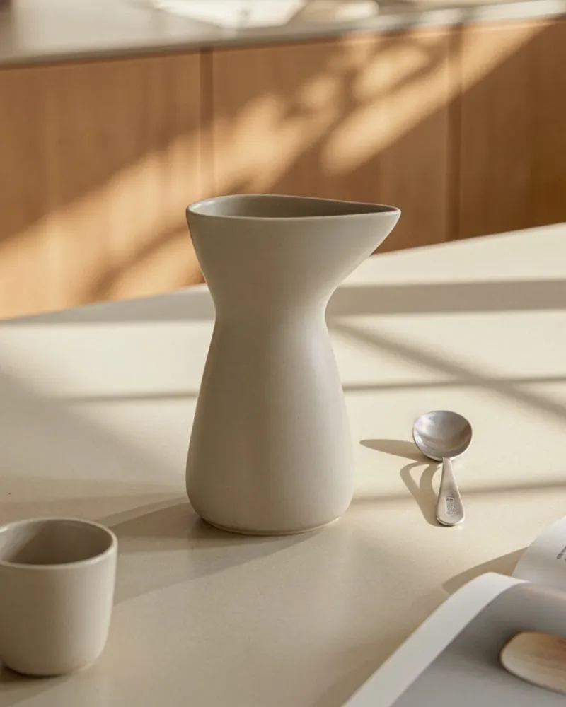 Signature Jug, Large - Soft sand