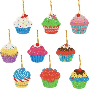 9 stk festlige ophæng med skønne cupcakes