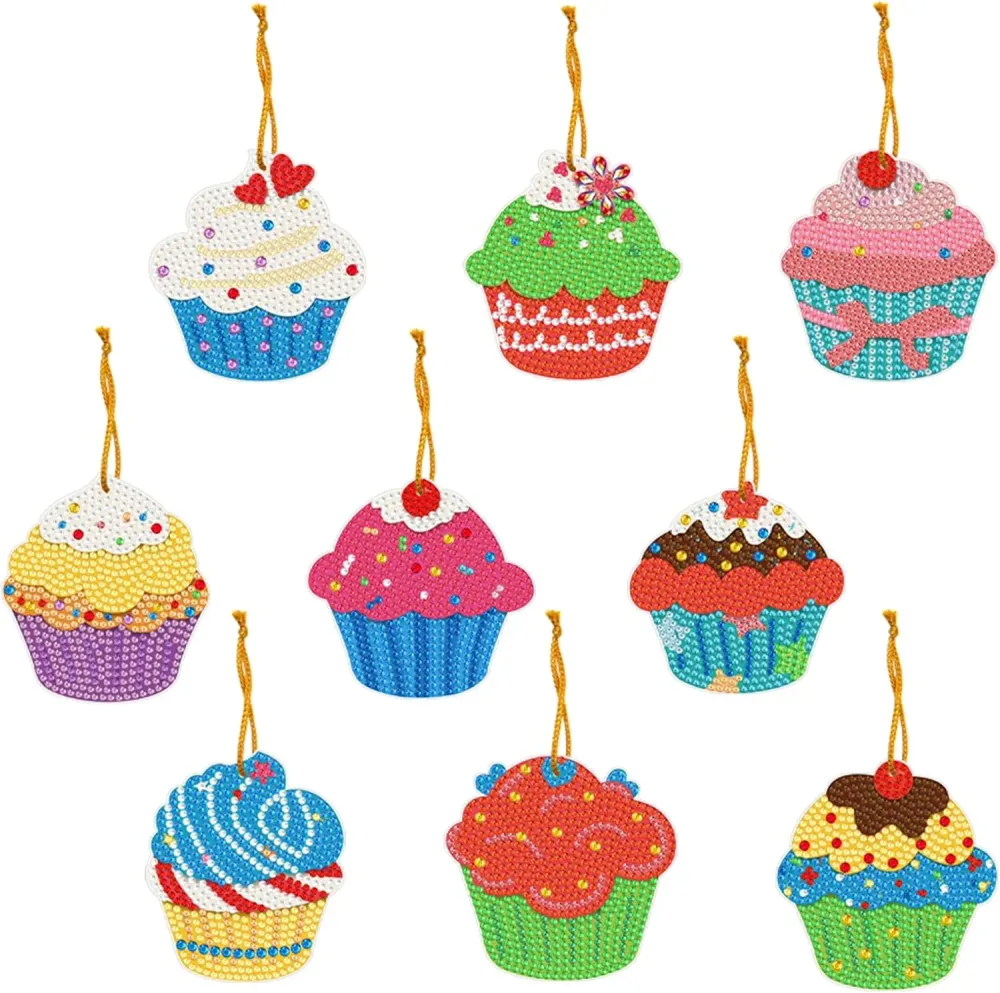9 stk festlige ophæng med skønne cupcakes