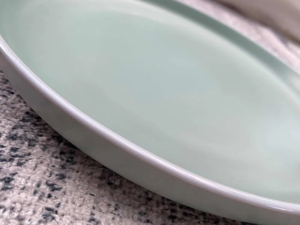 Tallerken i stentøj - mint grøn Ø27cm