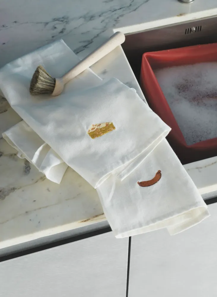 Yummy viskestykke, Sausage - 50x70 cm.